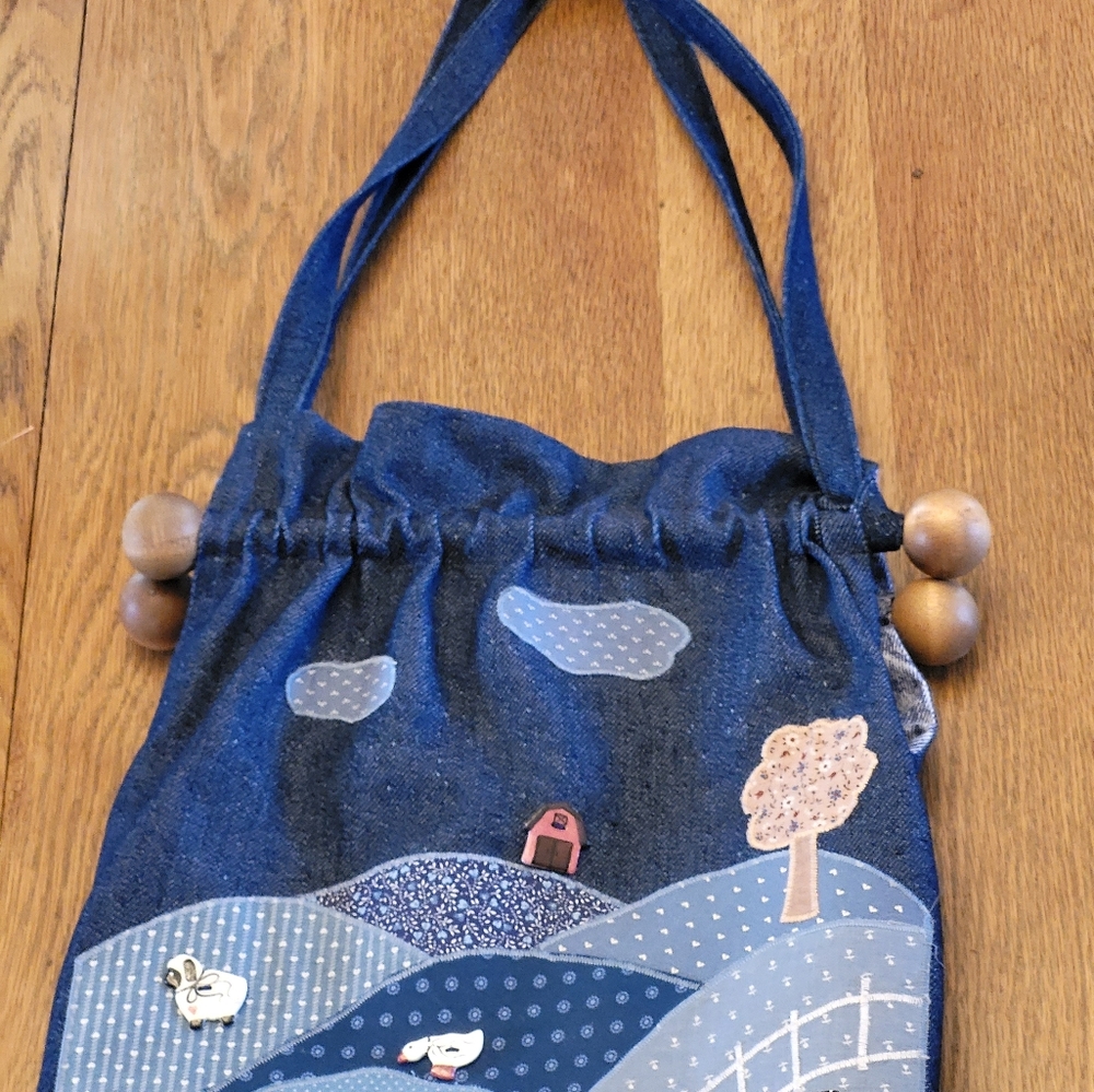 1970s Denim Appliqued Shoulder Bag With Wooden Dowels - Picture 4 of 8
